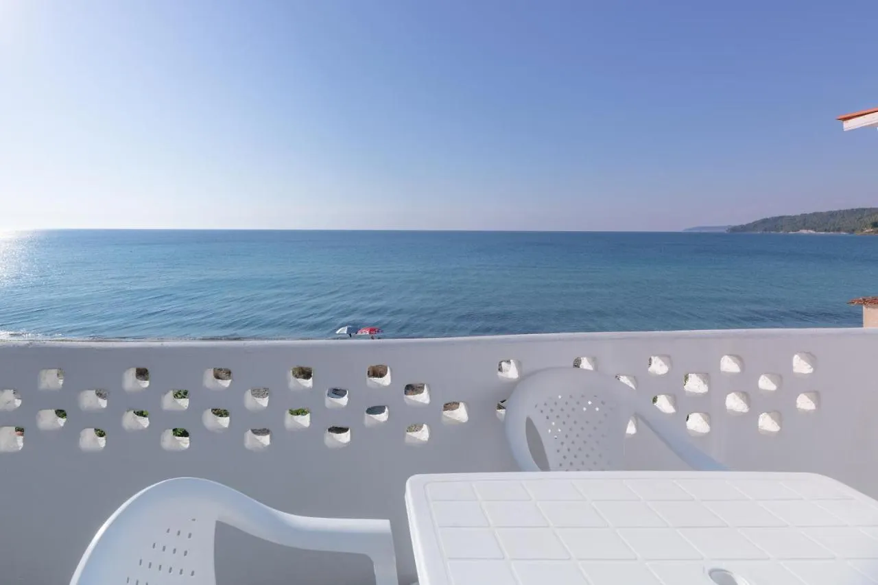 Golden sunset beach house Skála Foúrkas Ferienhaus