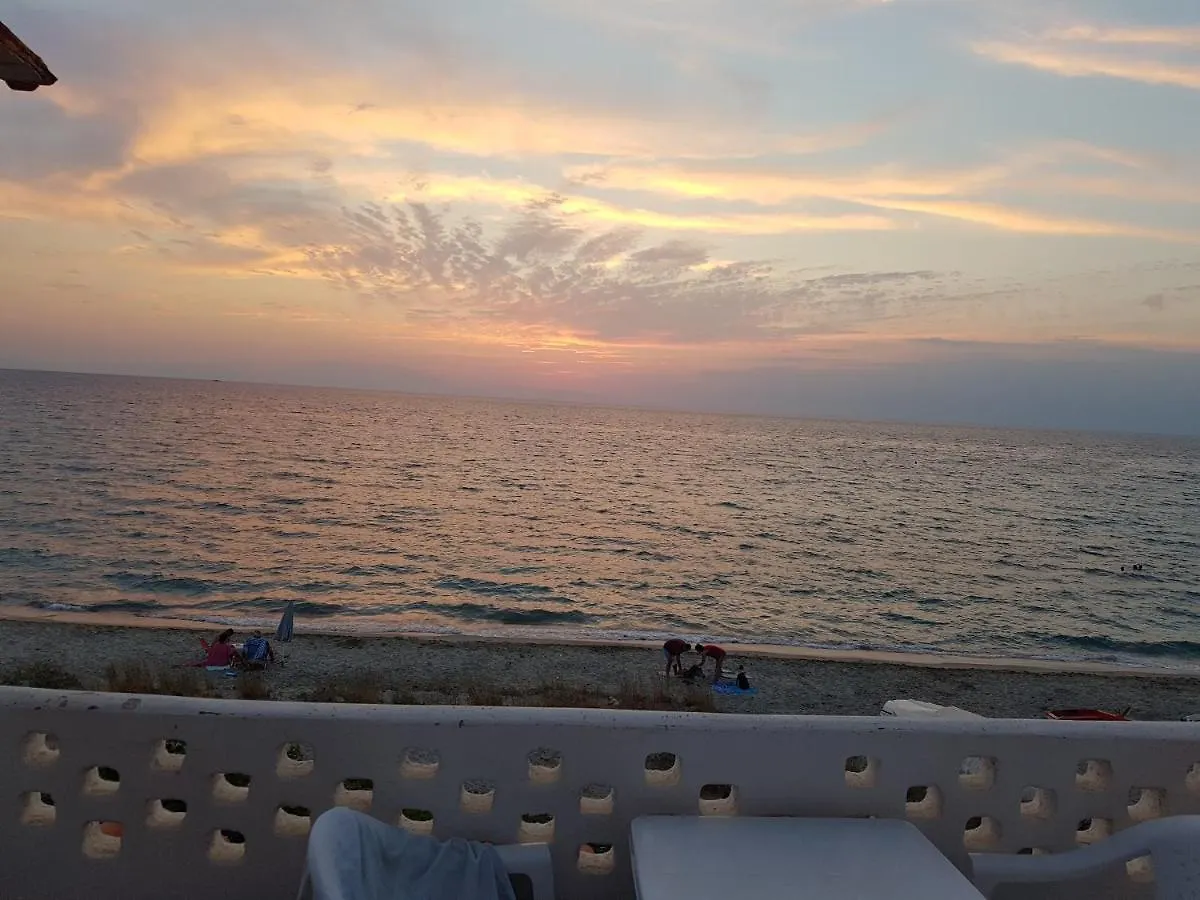 Ferienhaus Golden sunset beach house Skála Foúrkas